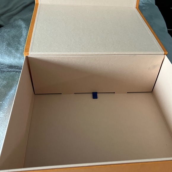 Louis Vuitton Large Gift Box with Magnetic Close & Empty Gift Bag. Exc cond. - Picture 3 of 10